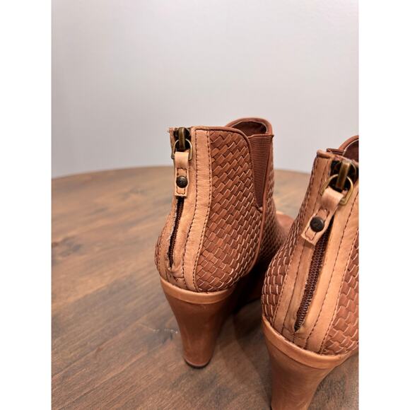 Ugg Leather Peep Toe Wedge Heels - Womens US Size 9 - Picture 5 of 8